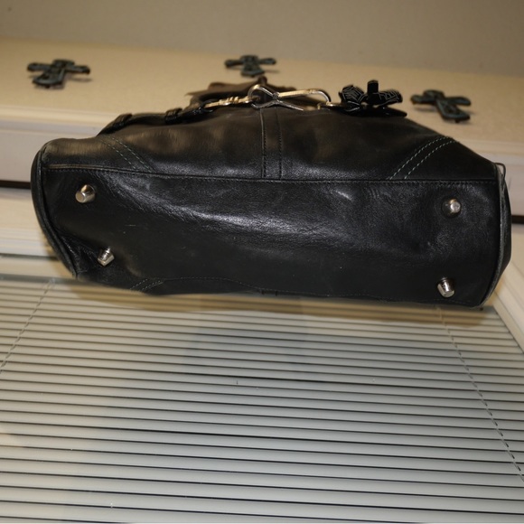 Coach - Picture 3 of 5